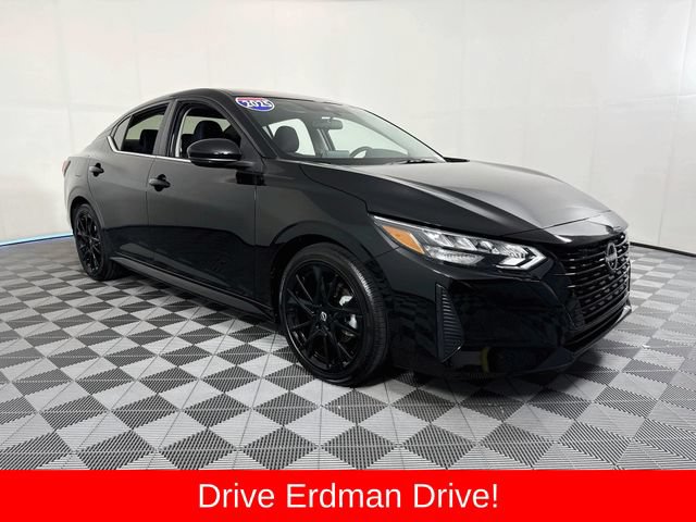 Used 2025 Nissan Sentra SR w/ Midnight Edition FWD image 1