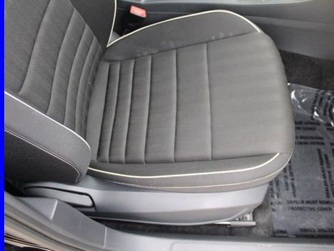 Used 2023 Volkswagen Jetta Sport image 17