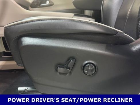 Used 2024 Chrysler Pacifica Limited image 16