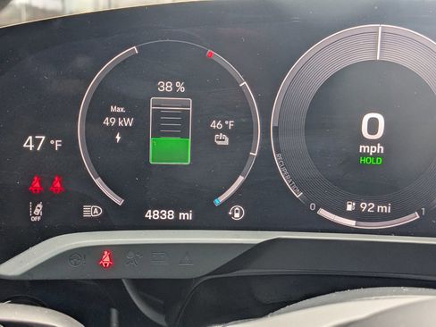 Used 2025 Porsche Taycan image 15