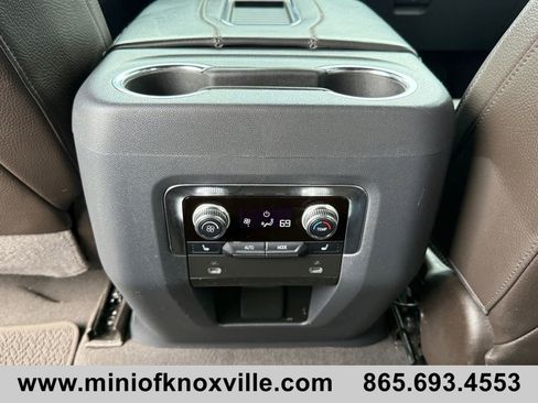 Used 2022 GMC Yukon XL Denali w/ Denali Premium Package image 33