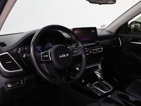 Used 2022 Kia Seltos EX image 15