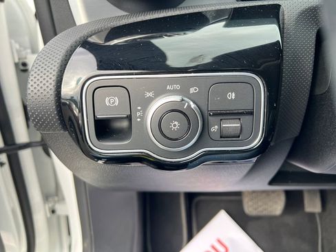 Used 2025 Mercedes-Benz CLA 250 4MATIC image 30