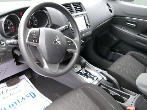 Used 2025 Mitsubishi Outlander Sport ES image 12