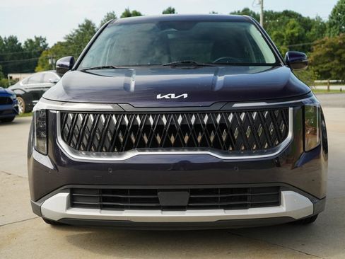 Used 2025 Kia Carnival FWD image 16