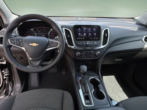 Used 2024 Chevrolet Equinox LT FWD image 17