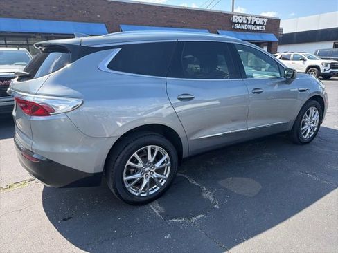 Used 2023 Buick Enclave Essence w/ Experience Buick Package AWD/4WD image 6