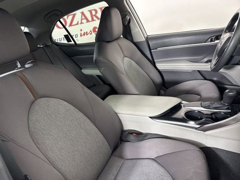 Used 2018 Toyota Camry LE image 16