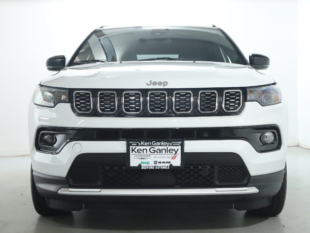 Used 2025 Jeep Compass Limited AWD/4WD image 5