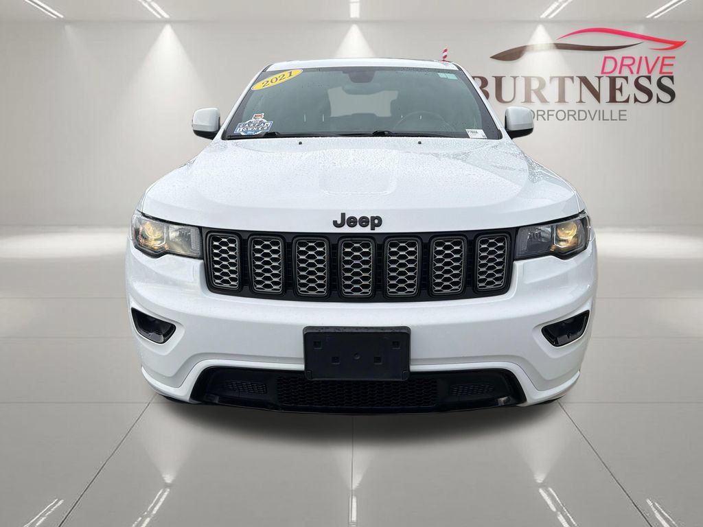 Used 2021 Jeep Grand Cherokee Laredo X AWD/4WD image 3