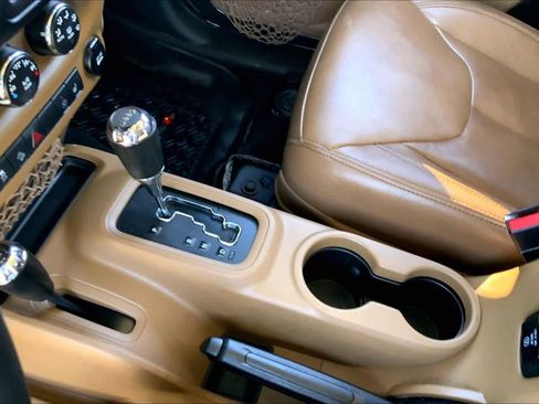 Used 2014 Jeep Wrangler Unlimited Rubicon w/ Connectivity Group image 16