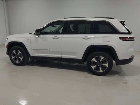 Used 2022 Jeep Grand Cherokee Limited 4xe w/ Luxury Tech Group II AWD/4WD image 3