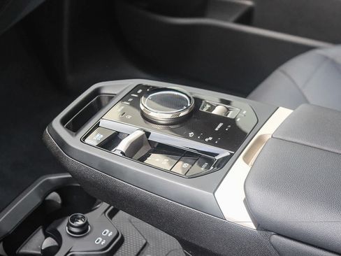 Used 2024 BMW iX xDrive50 w/ Sport Package AWD/4WD image 18