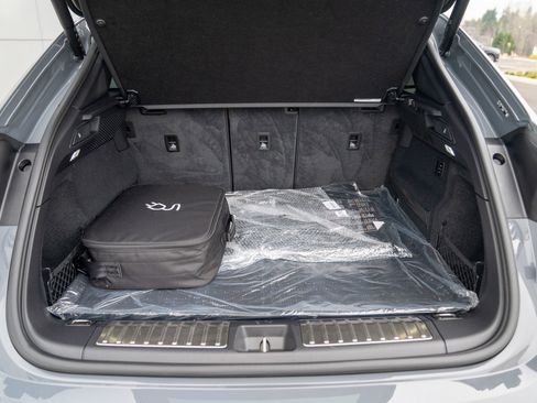 Certified 2025 Porsche Macan Electric image 28