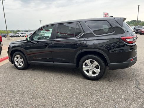 Used 2023 Honda Pilot LX image 8