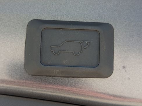 Used 2025 Toyota RAV4 XLE AWD/4WD image 5