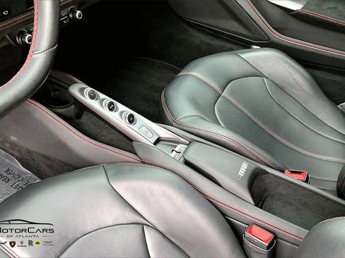 Used 2020 Ferrari F8 Tributo image 17