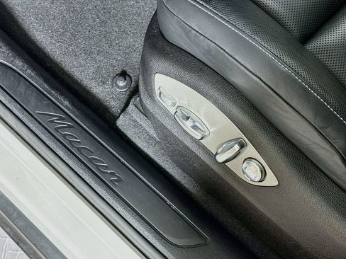 Certified 2024 Porsche Macan AWD/4WD image 26