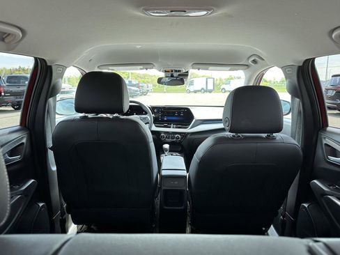 Used 2025 Chevrolet Trax LT w/ LT Convenience Package FWD image 8