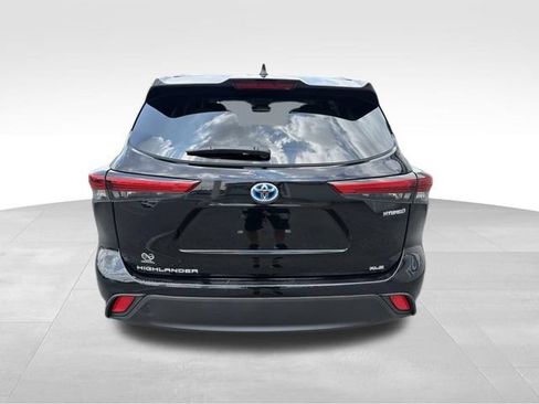 Used 2023 Toyota Highlander XLE AWD/4WD image 7