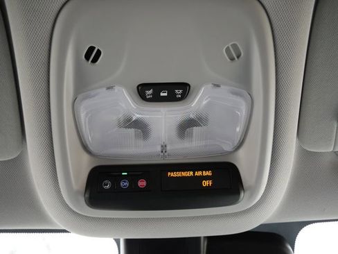 Used 2025 Chevrolet TrailBlazer LT AWD/4WD image 16