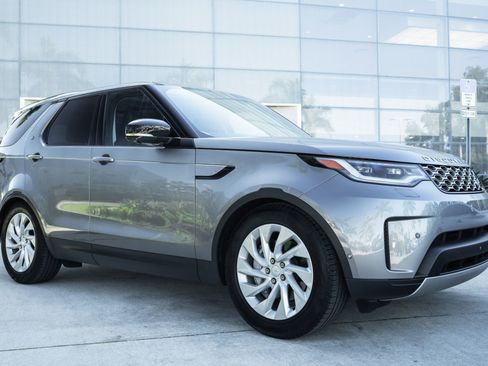 Used 2024 Land Rover Discovery S image 3