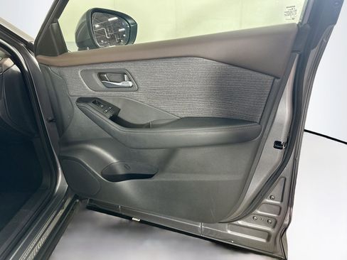 Used 2023 Nissan Rogue SV image 30