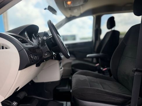 Used 2013 Dodge Grand Caravan SXT image 15