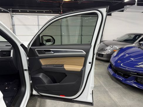 Used 2021 Volkswagen Atlas Cross Sport SEL image 23