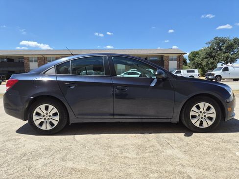 Used 2014 Chevrolet Cruze LS FWD image 4