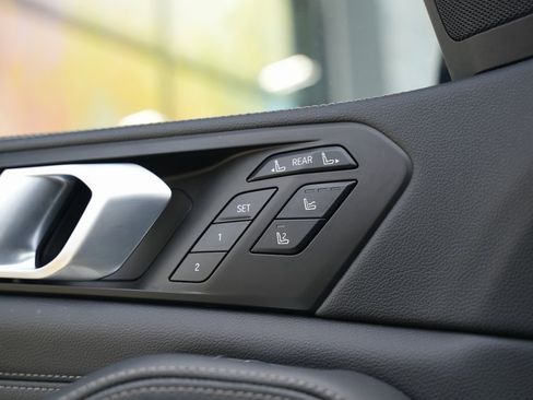 Used 2020 BMW X7 xDrive40i w/ Luxury Seating Package image 36