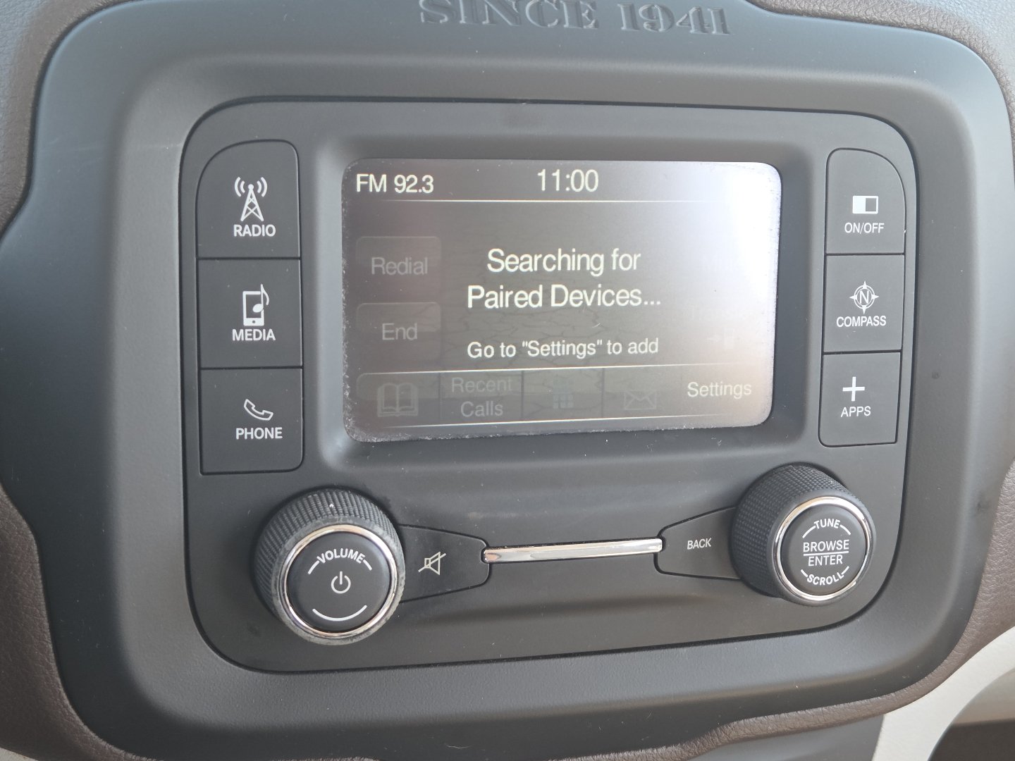 Used 2017 Jeep Renegade Latitude FWD image 3