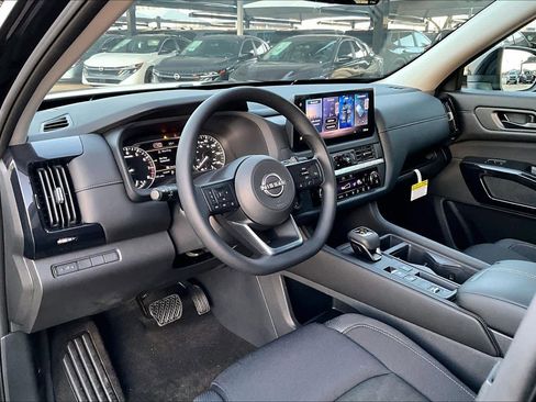 New 2026 Nissan Pathfinder S image 8