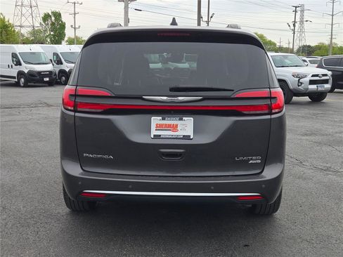 Used 2023 Chrysler Pacifica Limited w/ Uconnect Theater Family Group AWD/4WD image 17