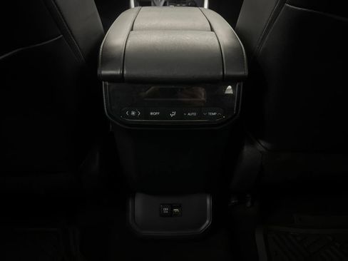 Used 2020 Toyota Highlander XLE image 31