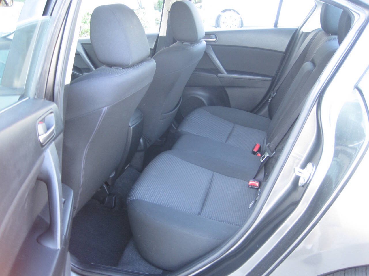 Used 2013 MAZDA MAZDA3 i Touring FWD image 25