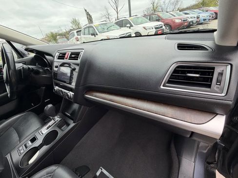 Used 2016 Subaru Outback 2.5i Limited AWD/4WD image 14
