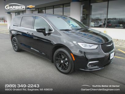 Used 2026 Chrysler Pacifica Select