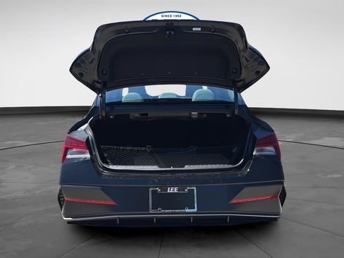 New 2026 Hyundai Elantra Limited FWD image 9