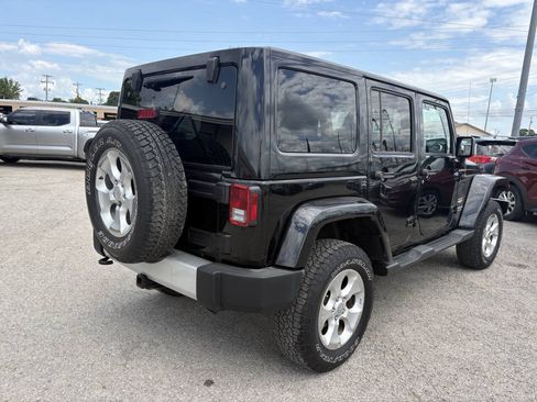 Used 2015 Jeep Wrangler Unlimited Sahara w/ Connectivity Group AWD/4WD image 7