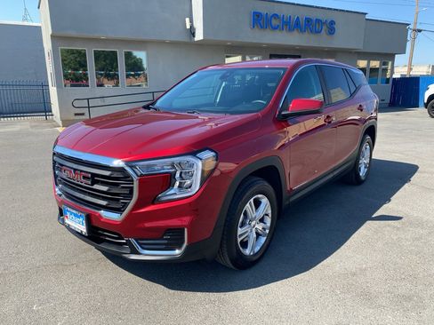 Used 2024 GMC Terrain SLE image 8