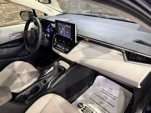 Used 2021 Toyota Corolla LE image 30