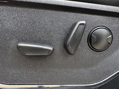 Used 2023 Ford F350 Lariat w/ Chrome Package image 28