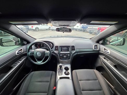 Used 2020 Jeep Grand Cherokee Laredo AWD/4WD image 2
