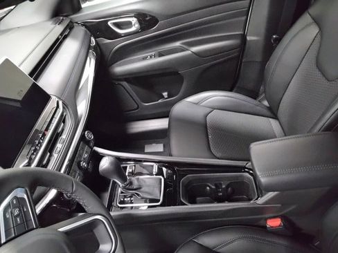 New 2026 Jeep Compass Latitude image 15