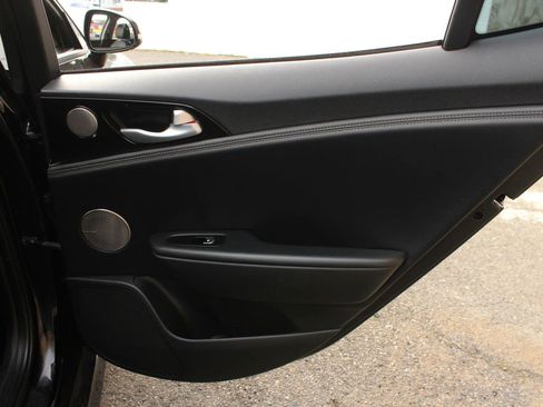 Used 2018 Kia Stinger Premium RWD image 21