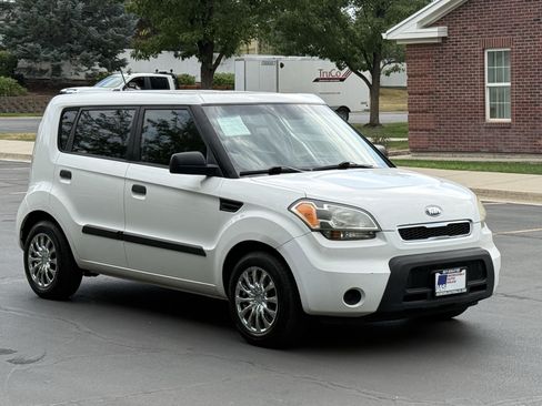 Used 2010 Kia Soul FWD image 2