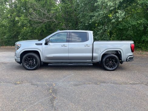 Used 2024 GMC Sierra 1500 Elevation AWD/4WD image 2