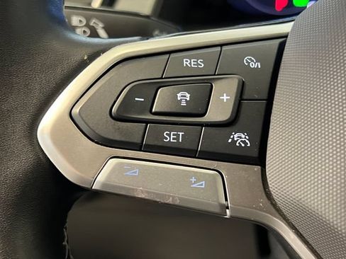 Certified 2024 Volkswagen Atlas Cross Sport SE FWD image 21