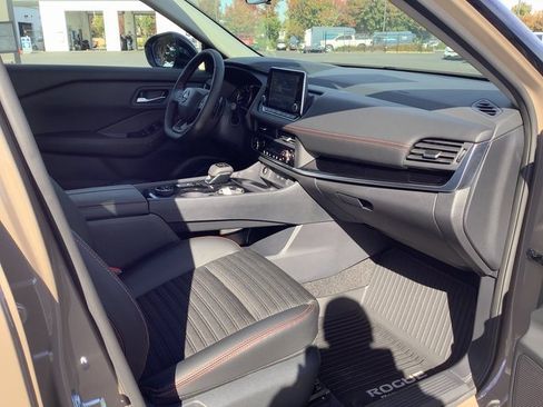 Used 2025 Nissan Rogue SV image 35